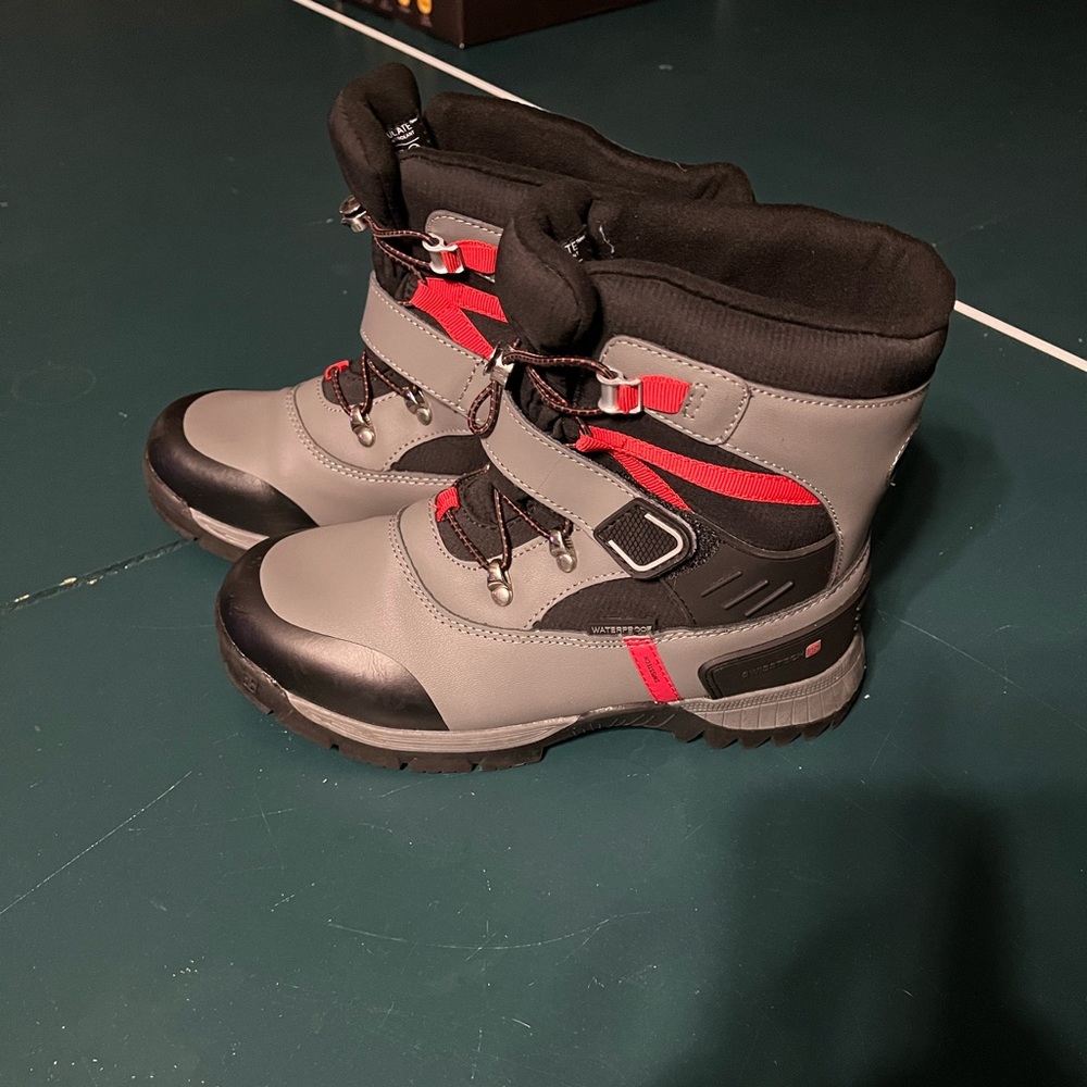 Swisstech waterproof boots